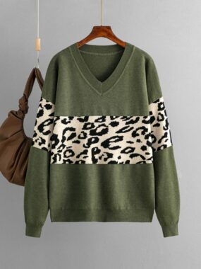 V neck Pullover with Leopard Pattern
