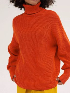 Thick Ribbed Turtleneck Sweater with Puffed Sleeve