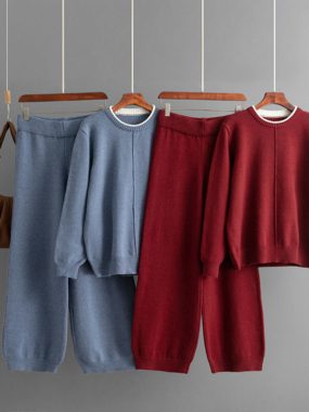 Round Neck Sweater with Stripe And Lounge Pants
