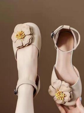 Elegant Flat Sandals with Big Floral Applique
