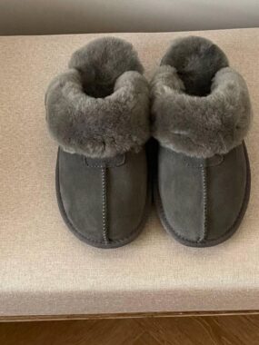 Outdoors Suede Wide Fur Strap Slippers