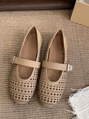 Hollowed Strapped Mary Jane Flats